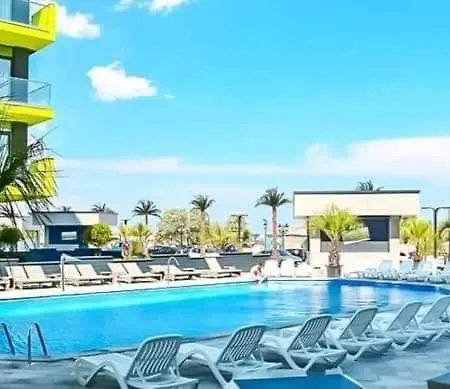 Luxury - Pool & 20 Metri De Plaja 公寓