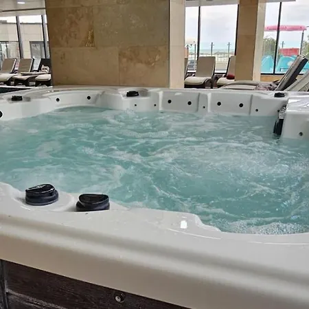 Luxury - Pool & 20 Metri De Plaja 公寓