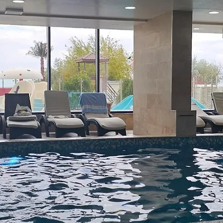 公寓 Luxury - Pool & 20 Metri De Plaja