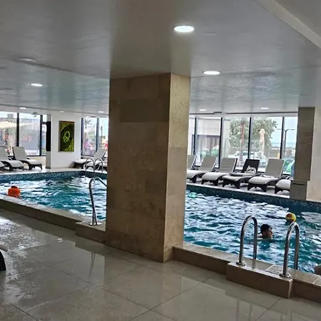 Luxury - Pool & 20 Metri De Plaja