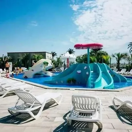 Luxury - Pool & 20 Metri De Plaja