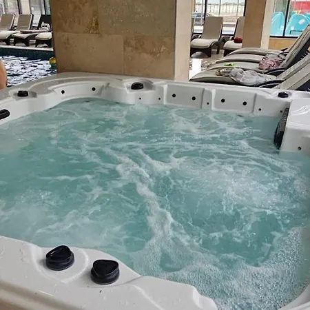 아파트 Luxury - Pool & 20 Metri De Plaja Năvodari