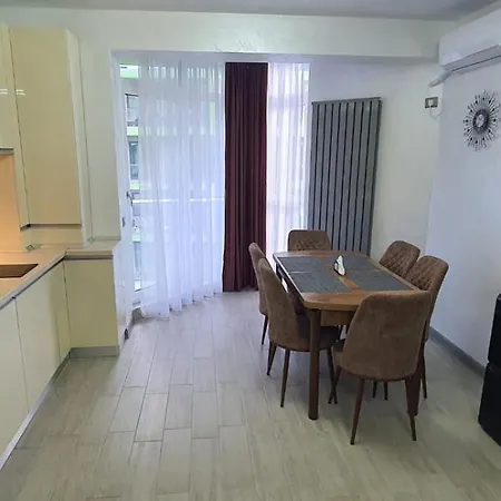 Luxury - Pool & 20 Metri De Plaja Apartment