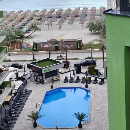 Luxury - Pool & 20 Metri De Plaja Apartment
